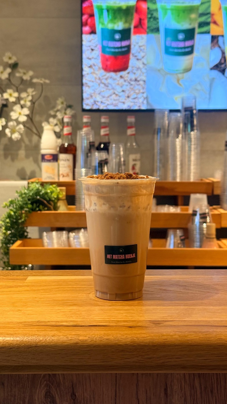 Biscoff Iced Latte met crumble topping